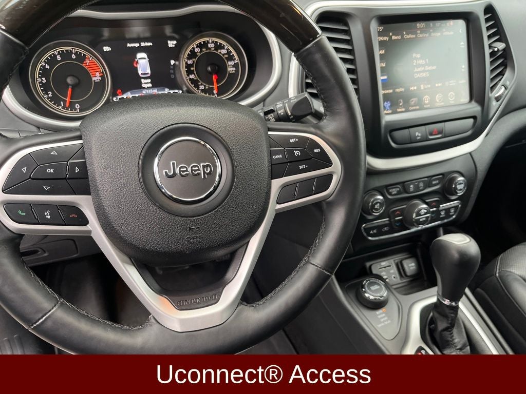 2017 Jeep Cherokee Overland w/VERY LOW MILES