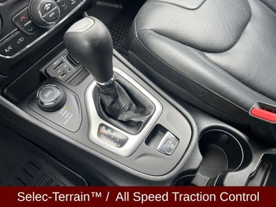 2017 Jeep Cherokee Overland w/VERY LOW MILES