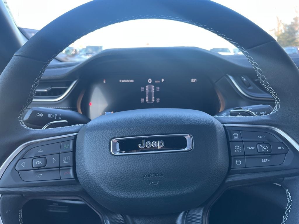 2025 Jeep Grand Cherokee Laredo