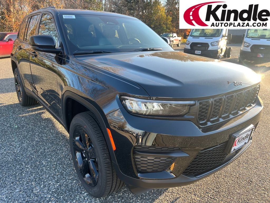 2025 Jeep Grand Cherokee Laredo