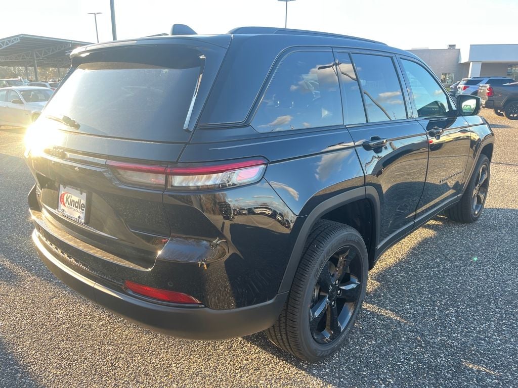 2025 Jeep Grand Cherokee Laredo