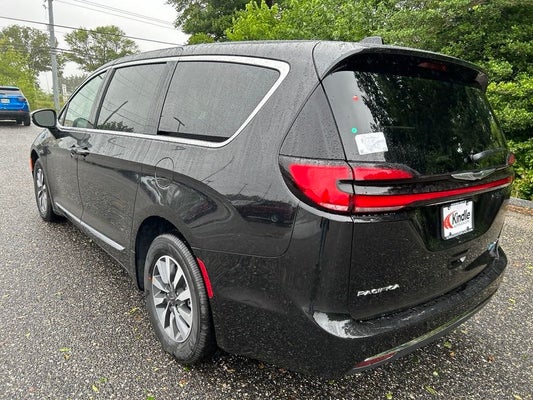 2023 Chrysler Pacifica Plug-in Hybrid Limited in Cape May Court House, NJ - Kindle Auto Plaza
